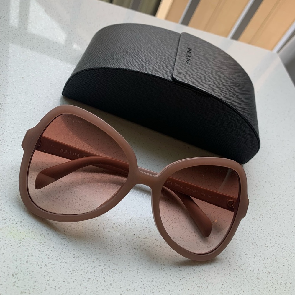 PRADA Pinkish Sunglasses with Oversized Frames and Gradient Lenses Never Worn